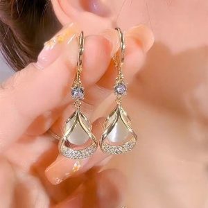 High-grade Cat's Eye Zircon Geometric Water Drop Earrings for Women Niche Light Luxury Temperament Earrings